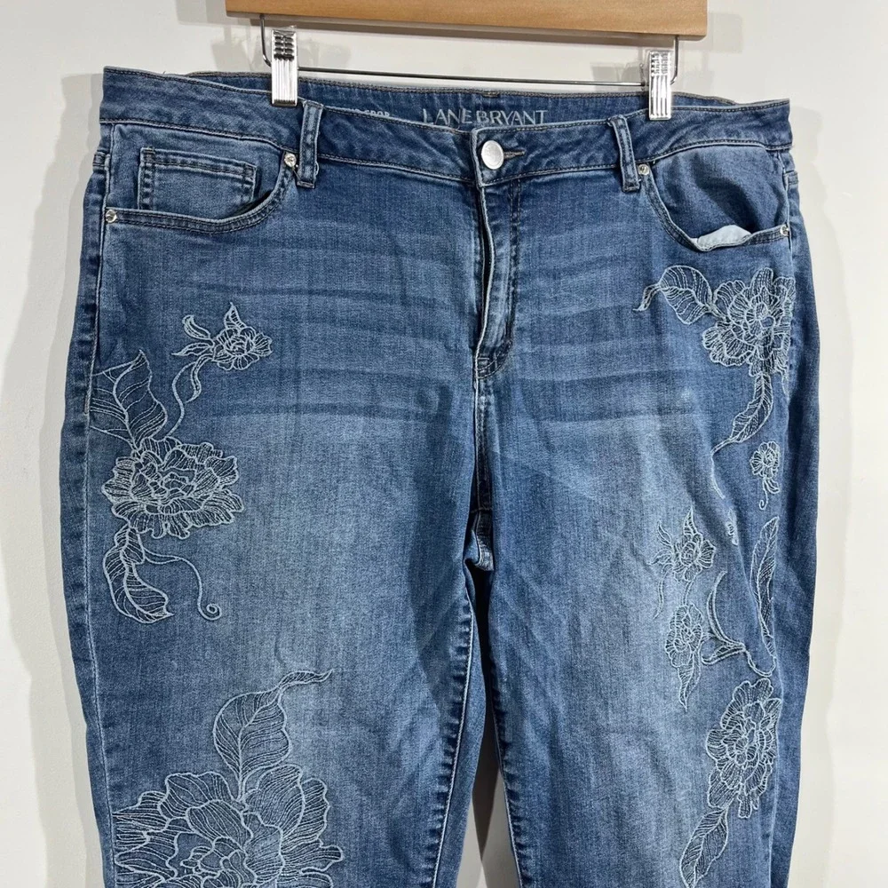 Lane Bryant Girlfriend Crop Capri Jeans Womens 18 Blue Denim Floral Embroidered